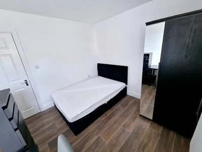 3 Bedroom Apartment - Flat 7,  Bawas place  - Alfreton Road - Thumbnail 4